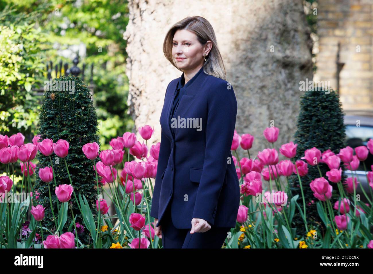 MccLi0004082  Mrs Murty welcomes the First Lady of Ukraine, Olena Zelenska, to Downing Street.  Image shot on 4th May 2023.  © Belinda Jiao   jiao.bil Stock Photo