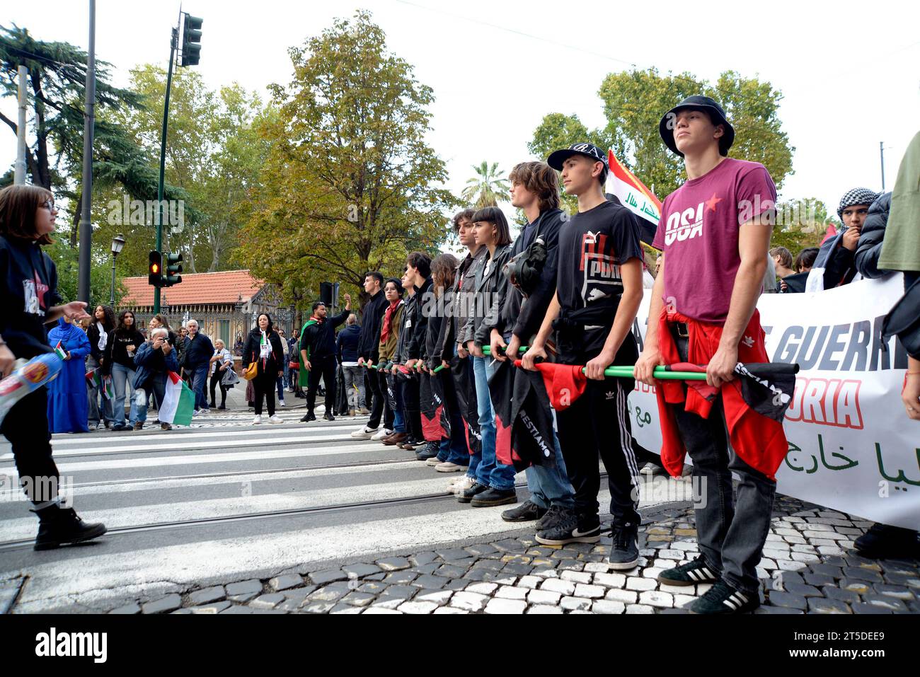 Roma 04/11/2023 corteo dei sindacati di base contro tutte le guerre, e solidarietà con la Palestina Stock Photo