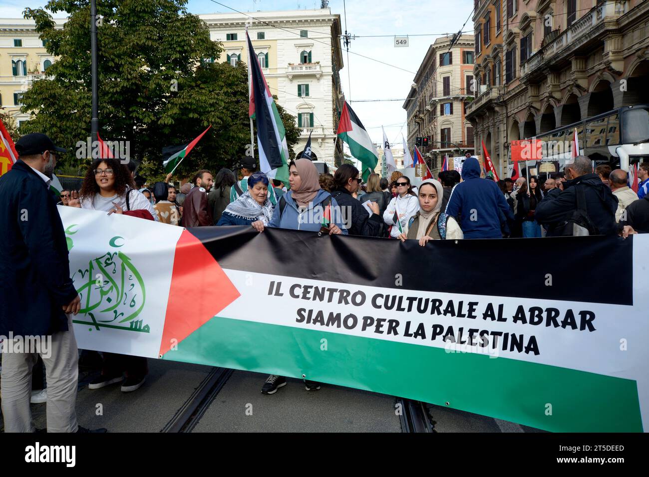 Roma 04/11/2023 corteo dei sindacati di base contro tutte le guerre, e solidarietà con la Palestina Stock Photo