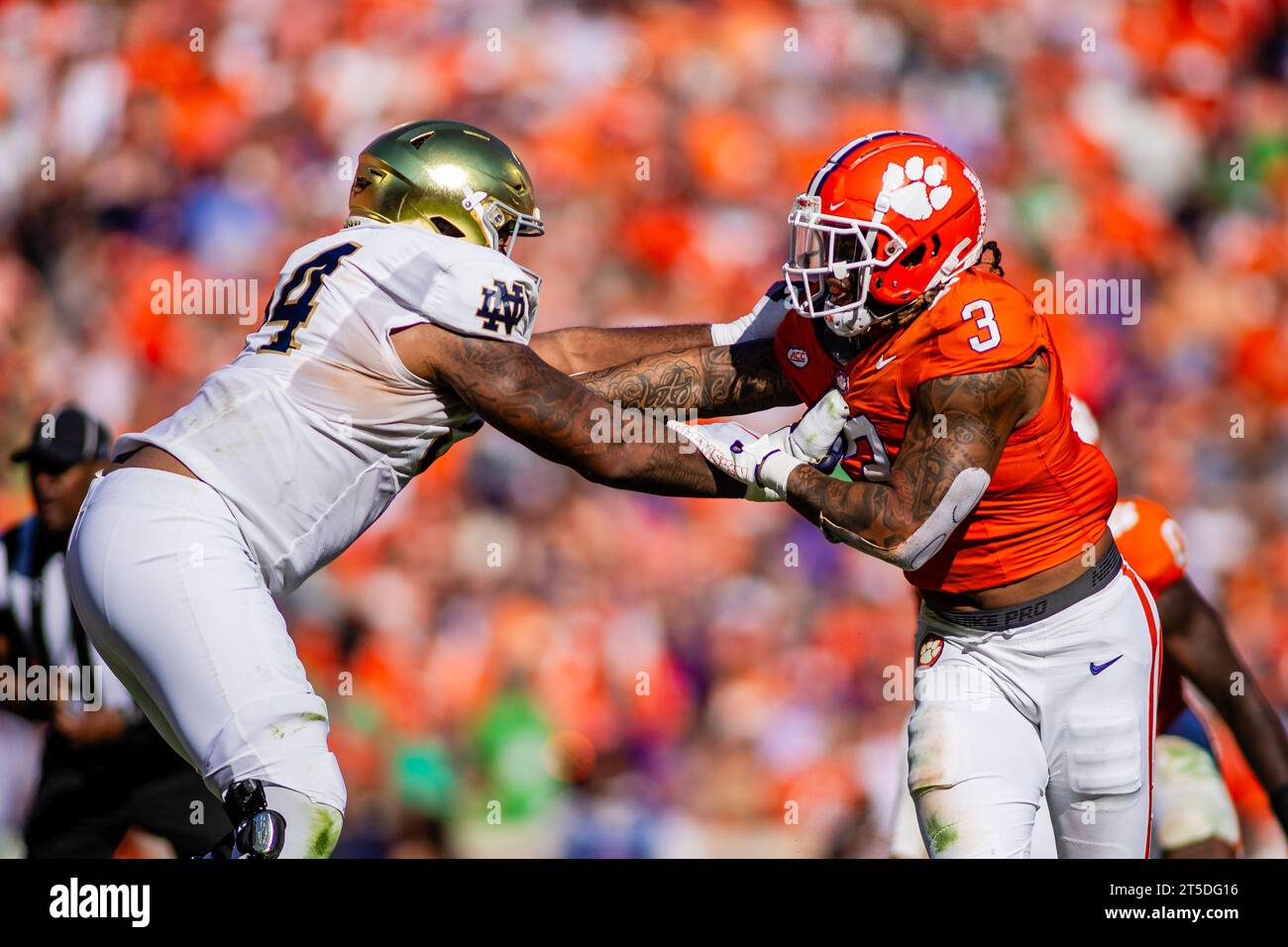 Clemson, SC, USA. 4th Nov, 2023. Notre Dame Fighting Irish offensive lineman Blake Fisher (54) battles with Clemson Tigers defensive end Xavier Thomas (3) during the fourth quarter of the ACC Football matchup at Memorial Stadium in Clemson, SC. (Scott Kinser/CSM). Credit: csm/Alamy Live News Stock Photo
