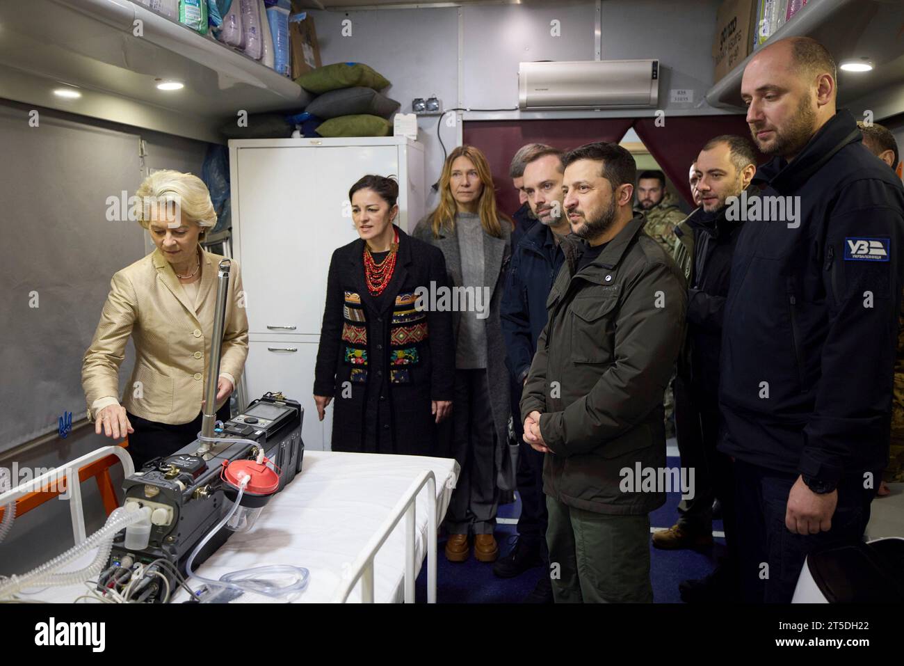 Kyiv, Ukraine. 04th Nov, 2023. Ukrainian President Volodymyr Zelenskyy, center, and European Commission President Ursula von der Leyen, left, listen during a tour of a special medical train used for evacuating wounded civilians at the Central Railway Station, November 4, 2023 in Kyiv, Ukraine. Credit: Ukraine Presidency/Ukrainian Presidential Press Office/Alamy Live News Stock Photo