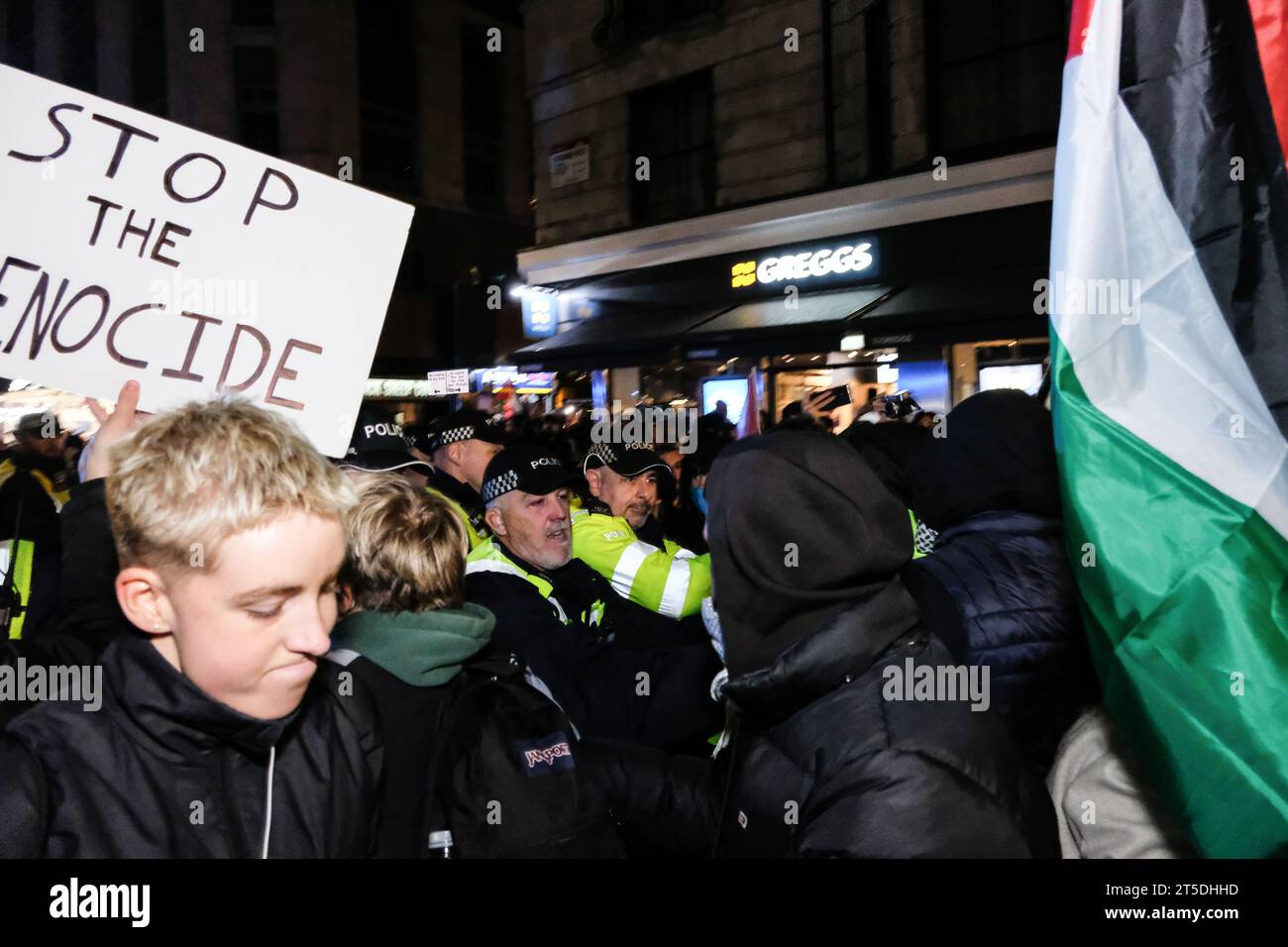 London, United Kingdom. 4th November, 2023. Clashes surge between the police and pro-Palestinian protesters who were blocking a van with an arrested individual inside, during a rally demanding a cease-fire in Gaza. Laura Gaggero/Alamy Live News Stock Photo
