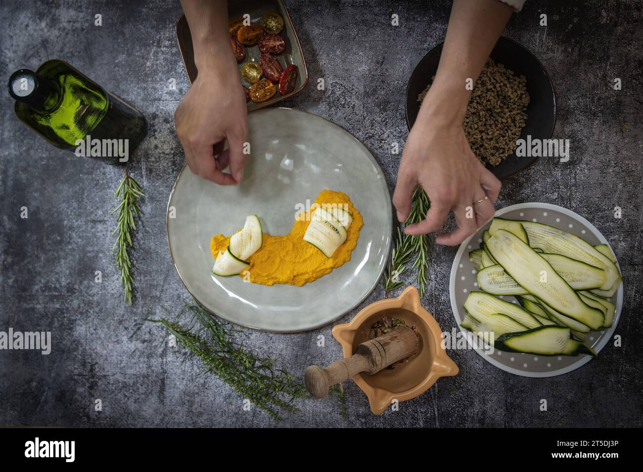 Préparation de plats végétariens, dressage, Stock Photo