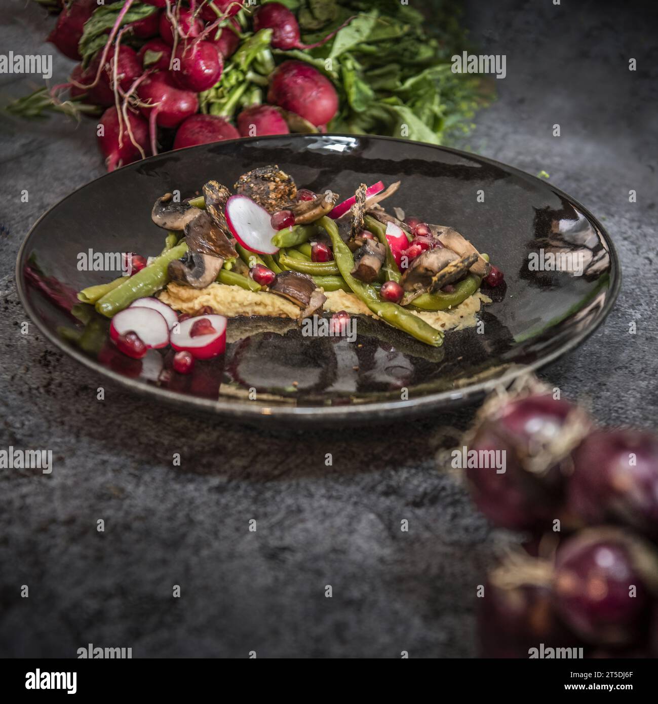 Préparation de plats végétariens, dressage, Stock Photo