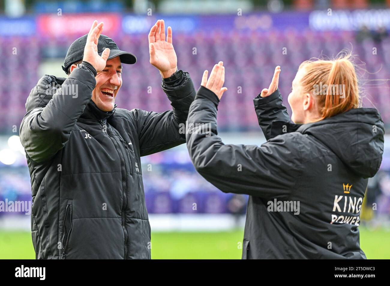 Nikee Van Dijk (20) of OHL and Silke Vanwynsberghe (21) of