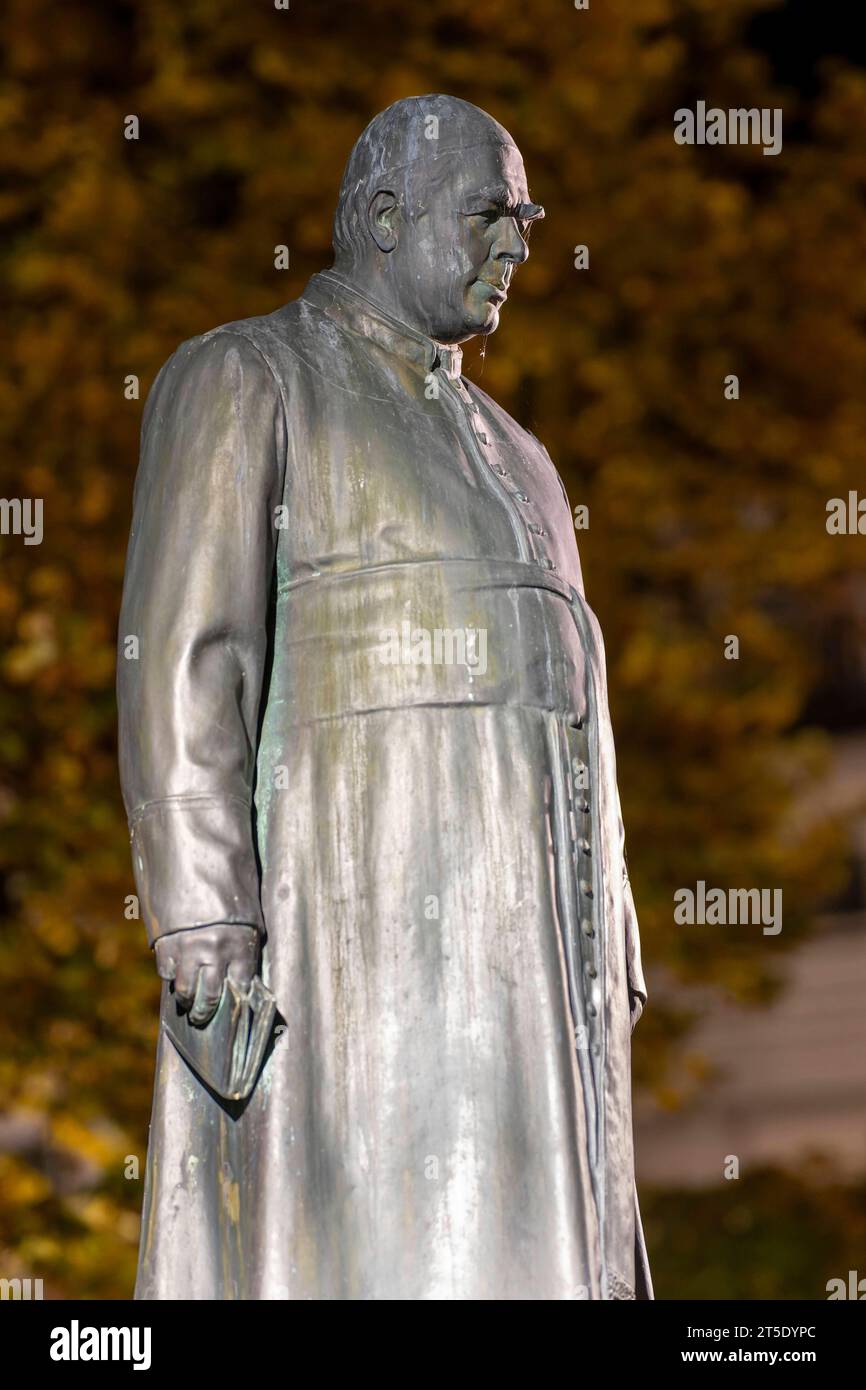 Brunnen mit statuen hires stock photography and images Alamy