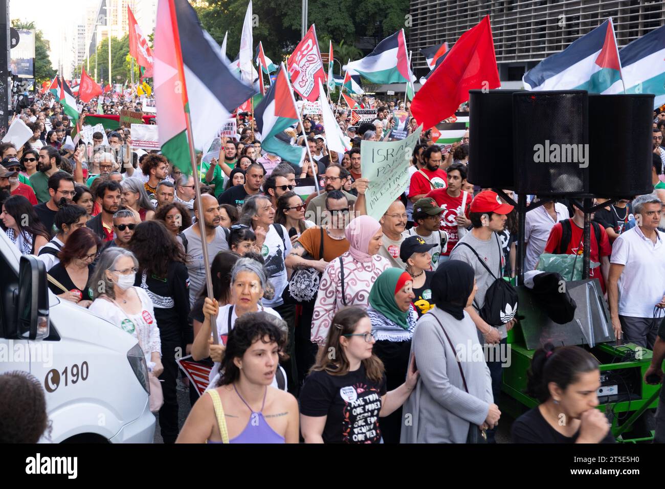 November 4, 2023: thousands of people shouting slogans and holding banners take part in a rally in favor of Palestine on the day of global struggle against Israel's attacks on Gaza in Sao Paulo, Brazil. Stock Photo
