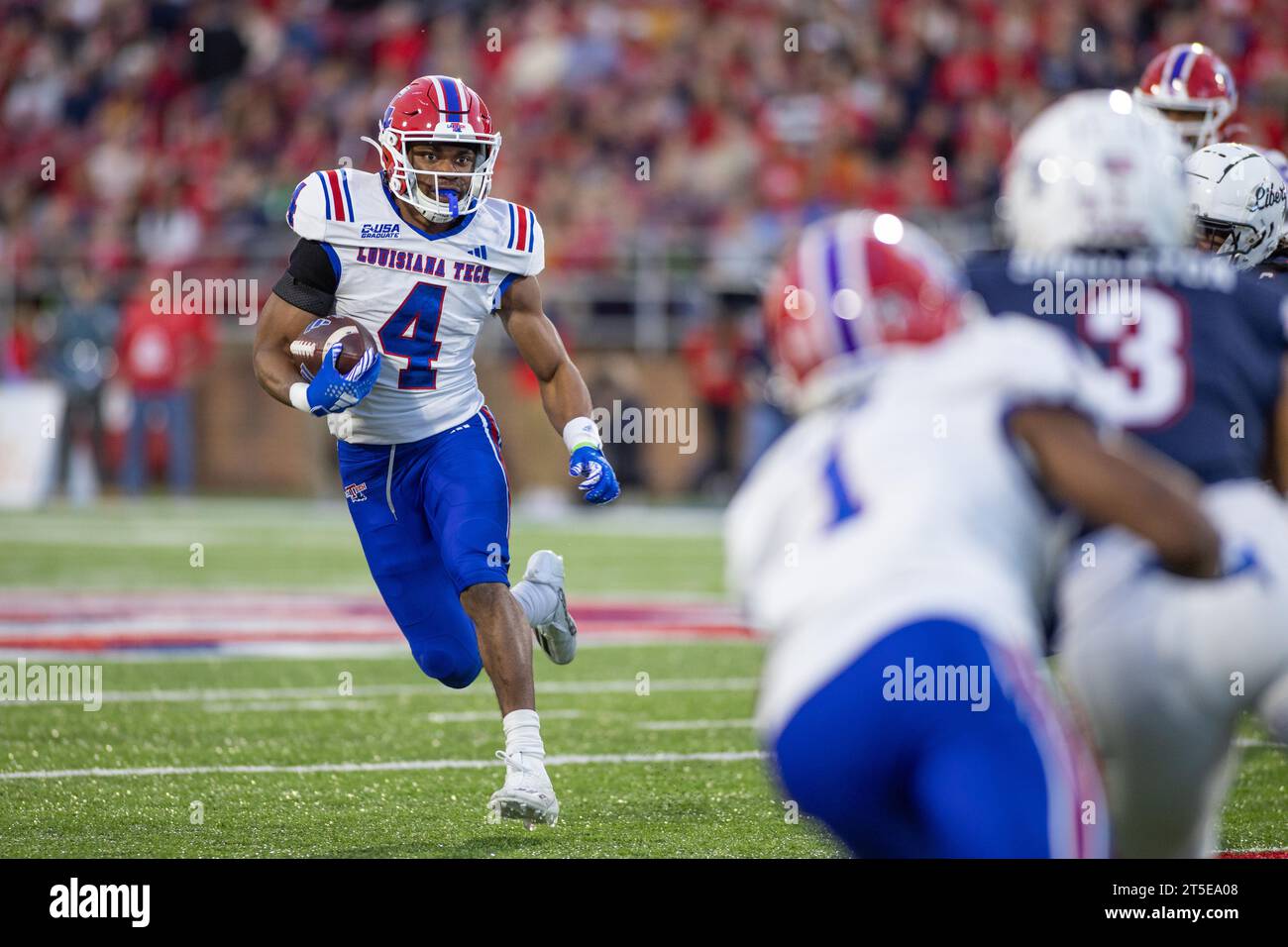 https://c8.alamy.com/comp/2T5EA08/lynchburg-va-usa-3rd-nov-2023-louisiana-tech-bulldogs-running-back-tyre-shelton-4-runs-in-open-field-during-the-ncaa-football-game-between-the-louisiana-tech-bulldogs-and-the-liberty-flames-at-williams-stadium-in-lynchburg-va-jonathan-huffcsmalamy-live-news-2T5EA08.jpg