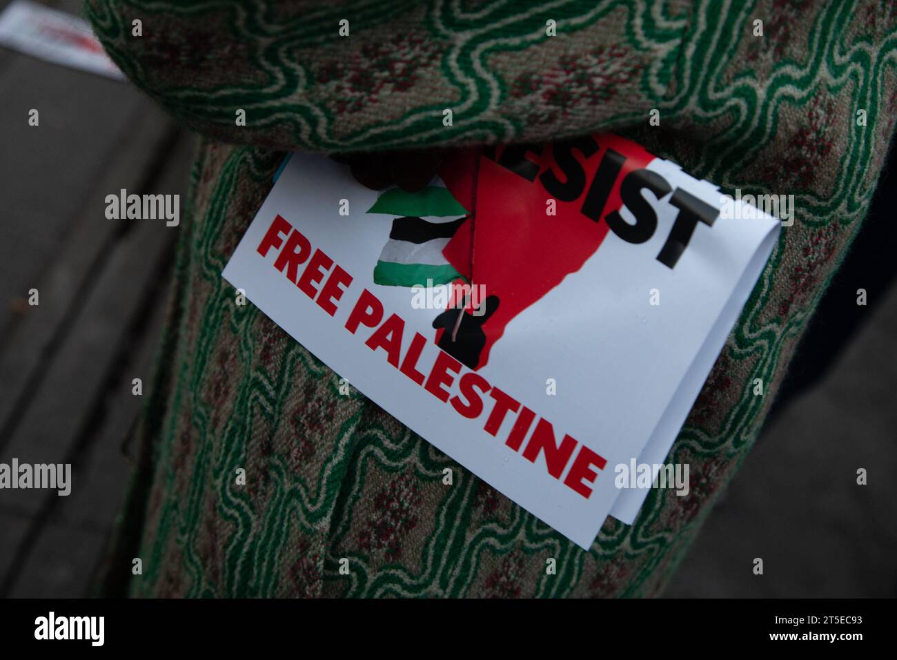 London, UK. 4th Nov, 2023. A Free Palestine sign as thousands have gathered in Trafalgar Square calling for a ceasefire in Gaza following the latest outbreak of violence between Hamas and Israel. Credit: Kiki Streitberger/Alamy Live News Stock Photo