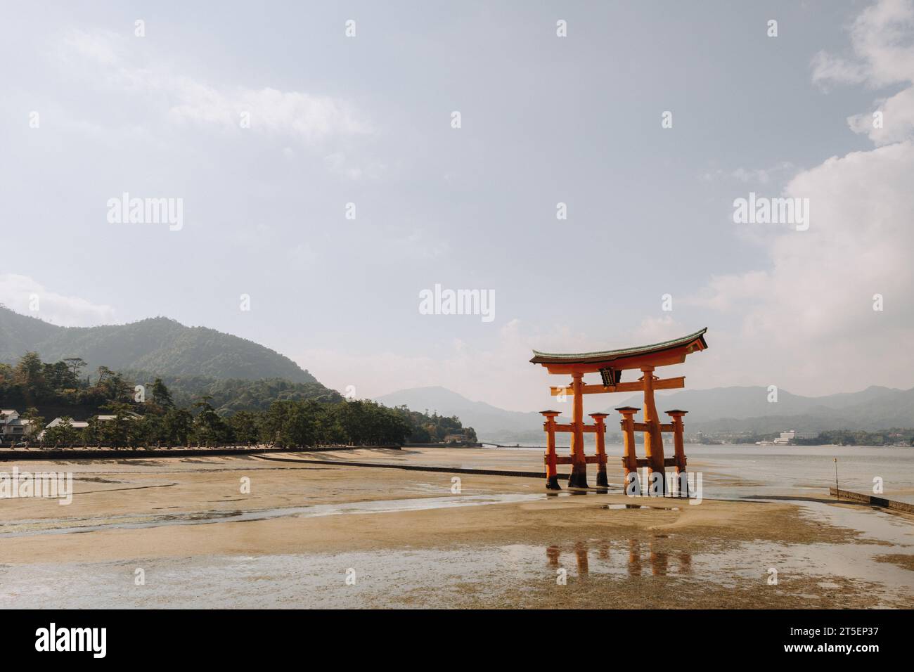 The Itsukushima Jinja Otorii (Grand Torii Gate), Miyajima Island, Hiroshima, Japan Stock Photo