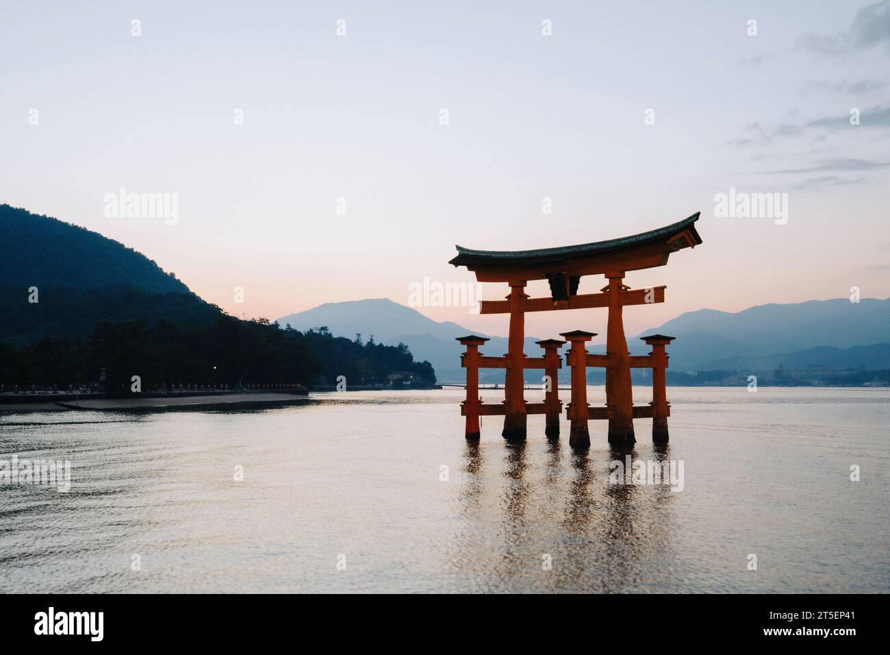 The Itsukushima Jinja Otorii (Grand Torii Gate) at sunset, Miyajima Island, Hiroshima, Japan Stock Photo