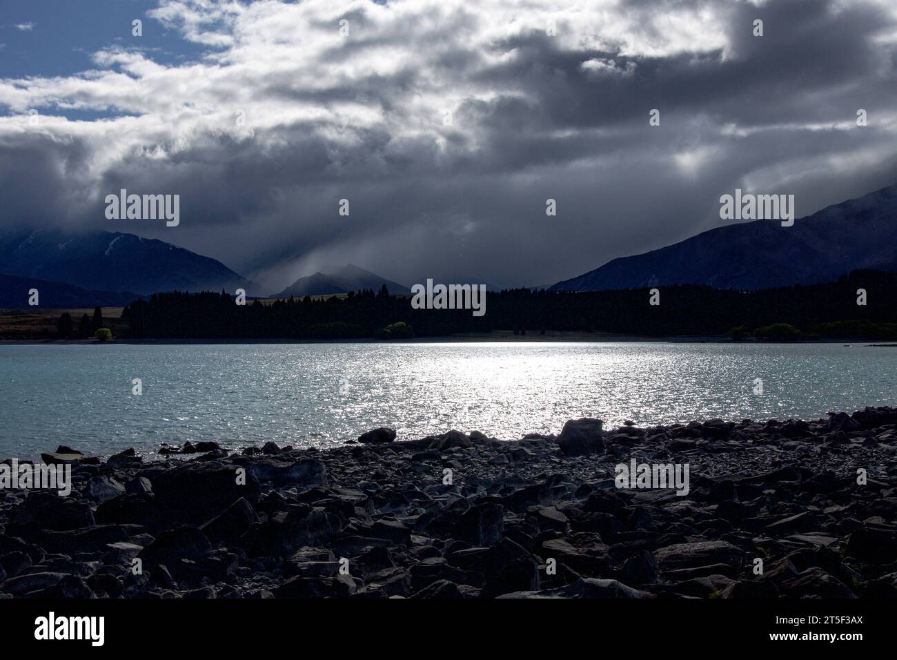 View of Lake Tekapo New Zealand glacial lake Stock Photo - Alamy