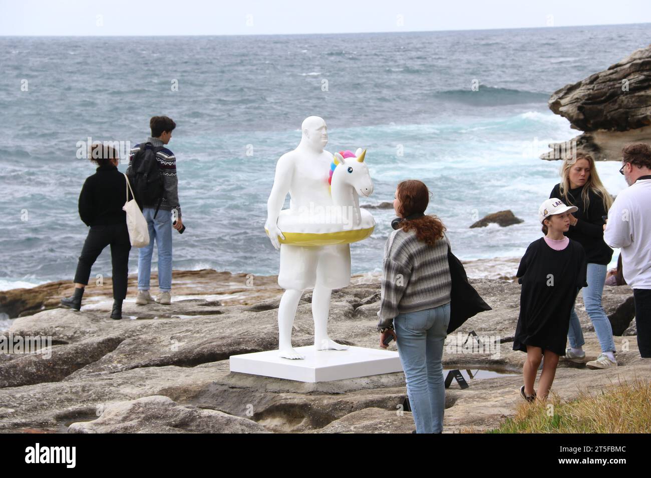 Sydney, Australia. 5th November 2023. Sculpture by the Sea, Bondi, the world’s largest annual, free-to-the-public, outdoor sculpture exhibition, announces the recipients of the Allens People’s Choice Award and Kids’ Choice Prize on Sunday 5 November, 2pm at Marks Park, Tamarama. Pictured: Dave (2023) by Coady (VIC). Credit: Richard Milnes/Alamy Live News Stock Photo