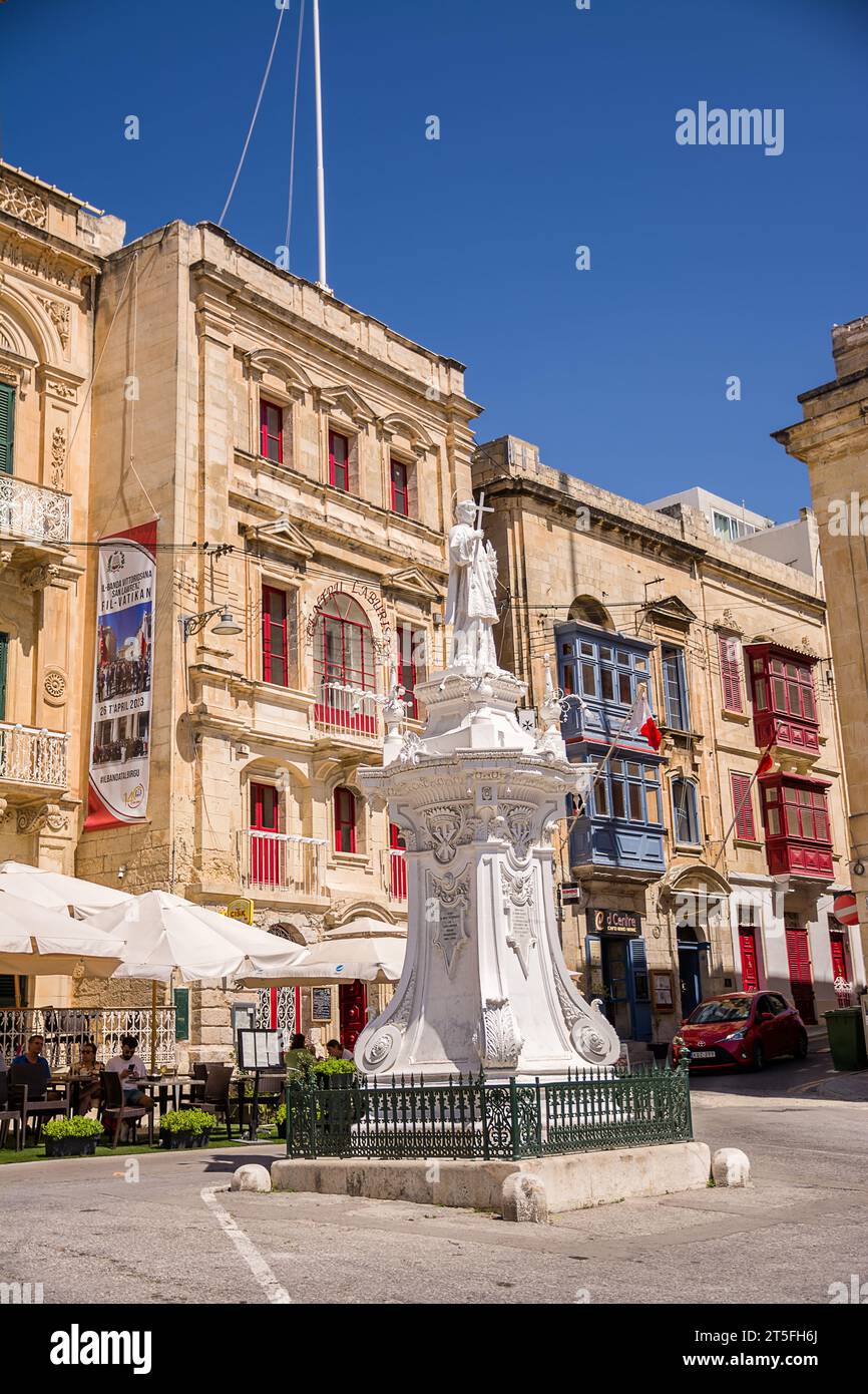 Vittoriosa, Malta - 17 June 2023: Statue of San Lawrence in the square in Vittoriosa under the buildings Stock Photo