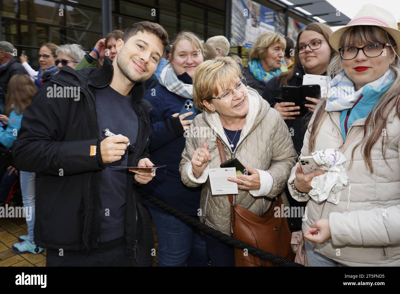 Leipzig 25 Jahre in aller Freundshcfat Jascha Rust im Bad der Menge ...