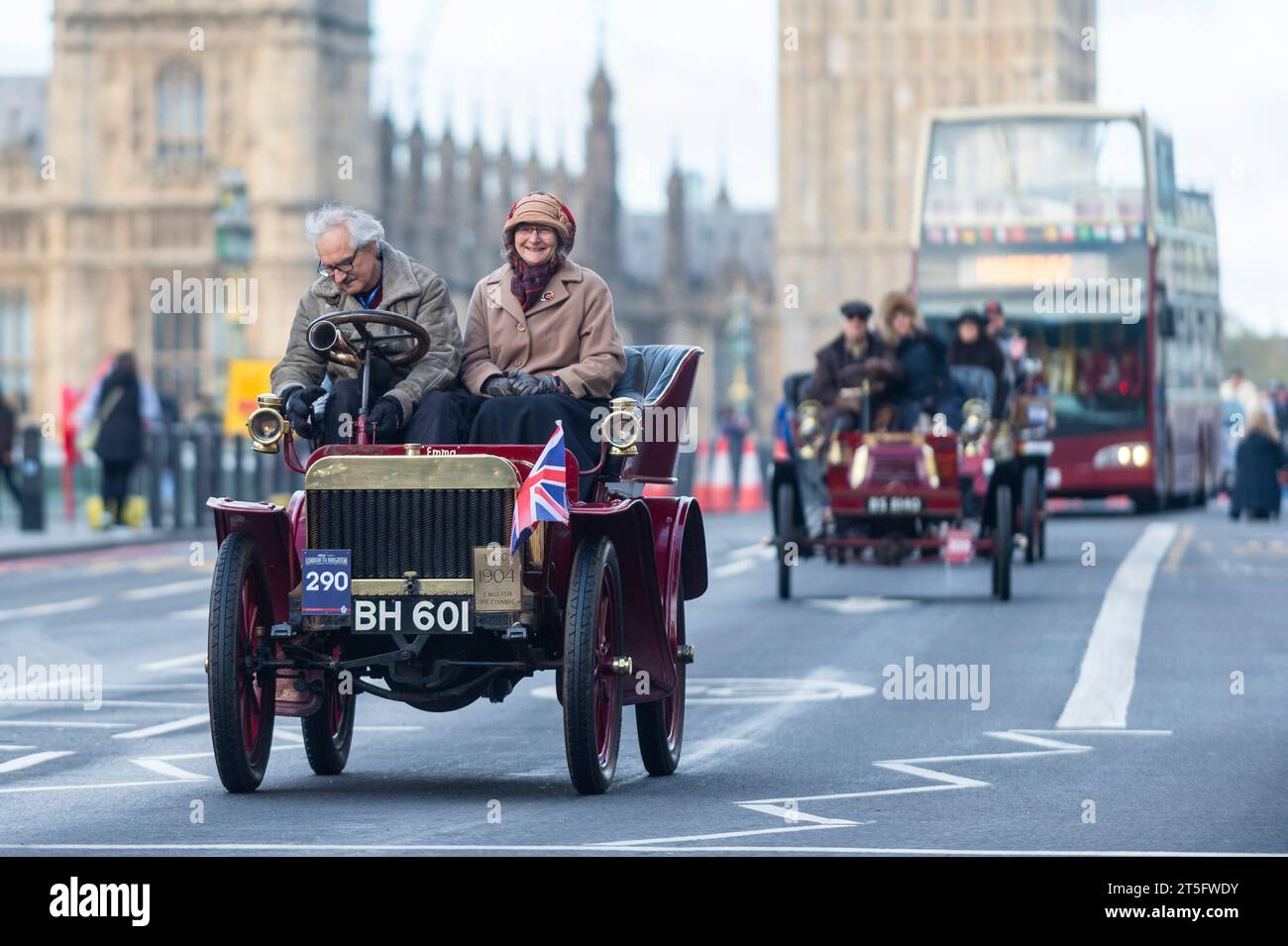 london-uk-5-november-2023-participants-in-vintage-cars-cross