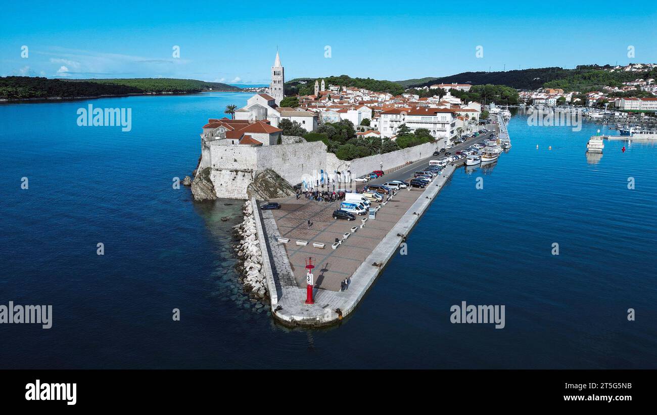 Croatia, Rab, 041123. 34. Think Green underwater cleaning action. Diving club Roniti se mora with project partners C.I.O.S group and Metis d.d., Fund for environmental protection and energy efficiency, INA d.d. and AqUA Adriatic Underwater Academy, held the 34th Think Green underwater cleaning action on the island of Rab. 120 divers and volunteers cleaned the seabed of Marina Rab, Rt Dolin, the island of Sveti Juraj Skoljic. Almost 5 tons of waste 4700 kg were removed from the sea. Photo: Damir Zurub/CROPIX Copyright: xxDamirxZurubx think green rab30-041123 Credit: Imago/Alamy Live News Stock Photo