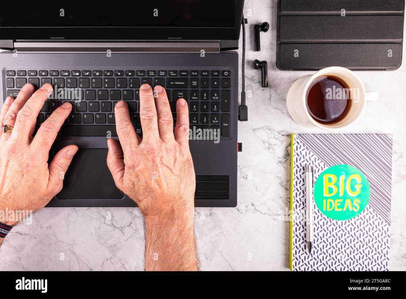 Typing notepad hi-res stock photography and images - Alamy