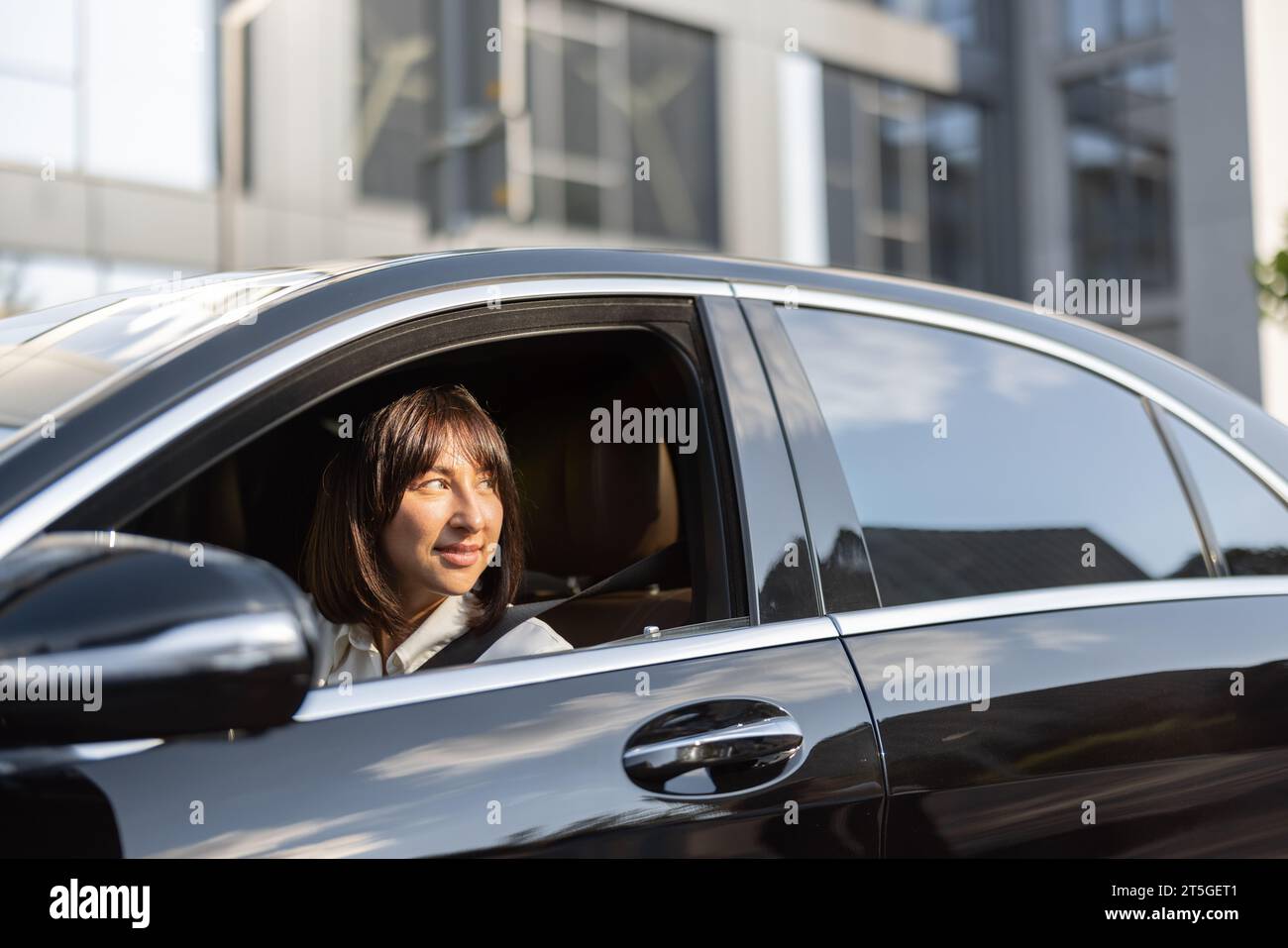 Portrait woman in luxury hi-res stock photography and images - Alamy