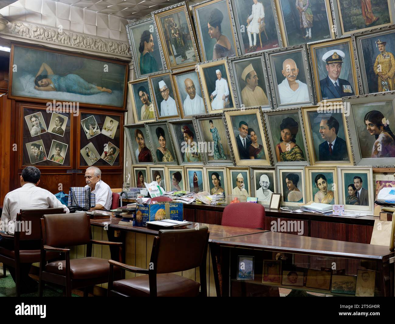 Vintage portraits mumbai hi-res stock photography and images - Alamy