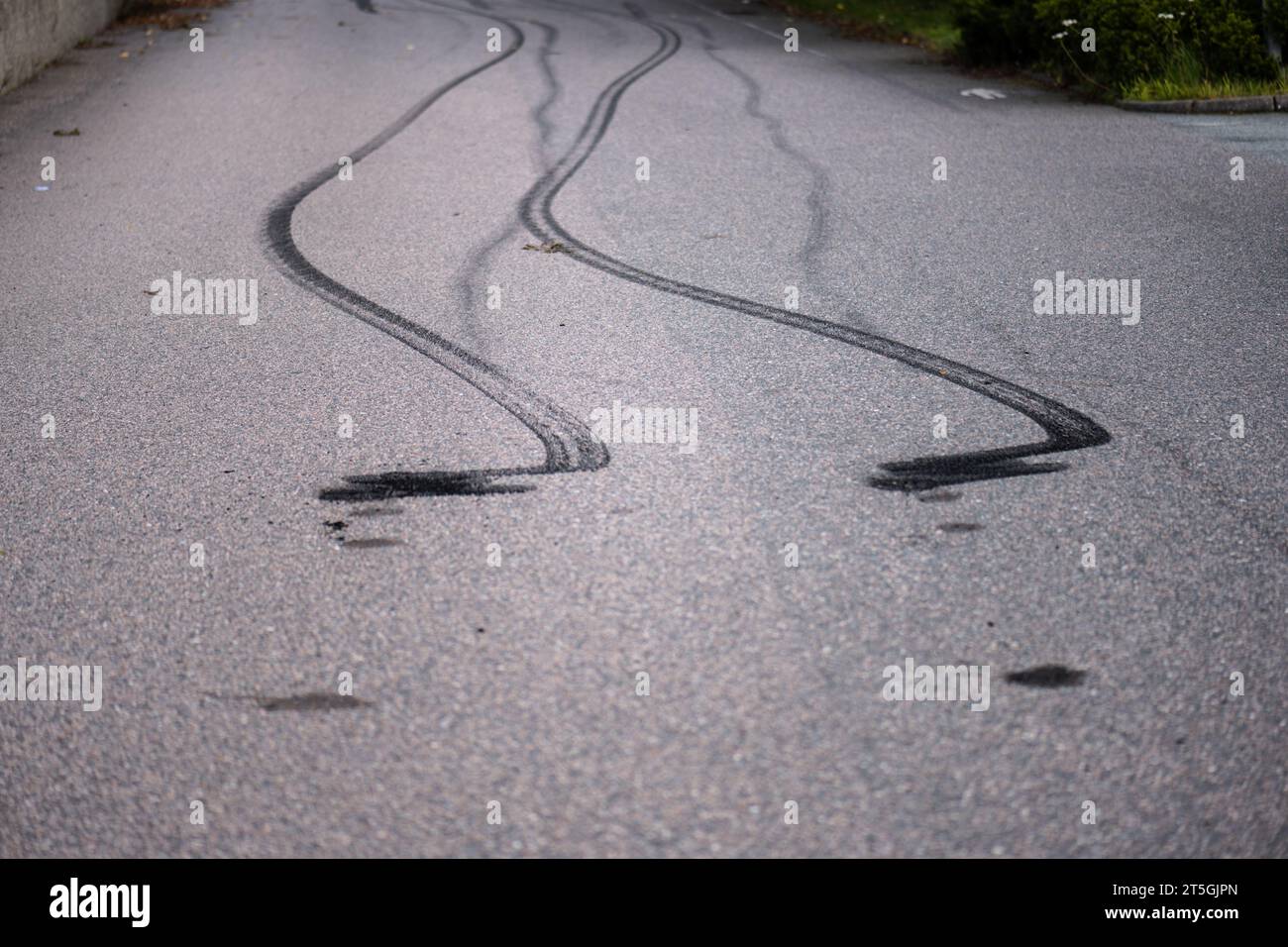 Burnout tire marks on asphalt Stock Photo - Alamy