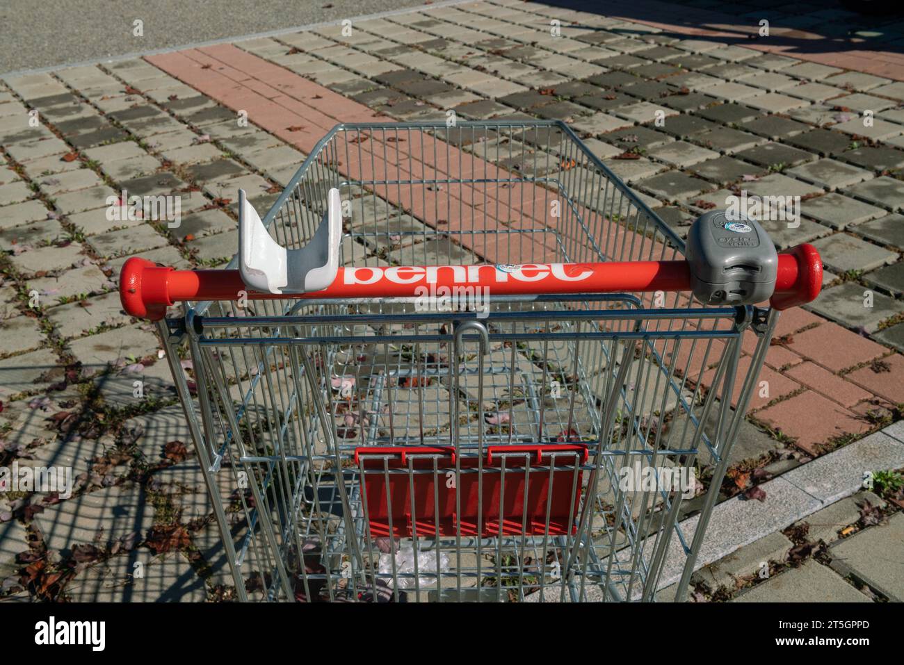shopping cart, Bennet shopping centre, ready for the holidays, a model of American shops founded by the Ratti brothers, widespread in northern Italy. Stock Photo