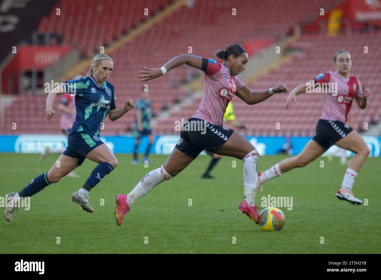 Southampton, UK. 5th Nov, 2023. Lexi Lloyd-Smith (7 Southampton) in action during the Barclays Womens Championship game between Southampton and Sheffield United at St Marys Stadium, Southampton. (Tom Phillips/SPP) Credit: SPP Sport Press Photo. /Alamy Live News Stock Photo