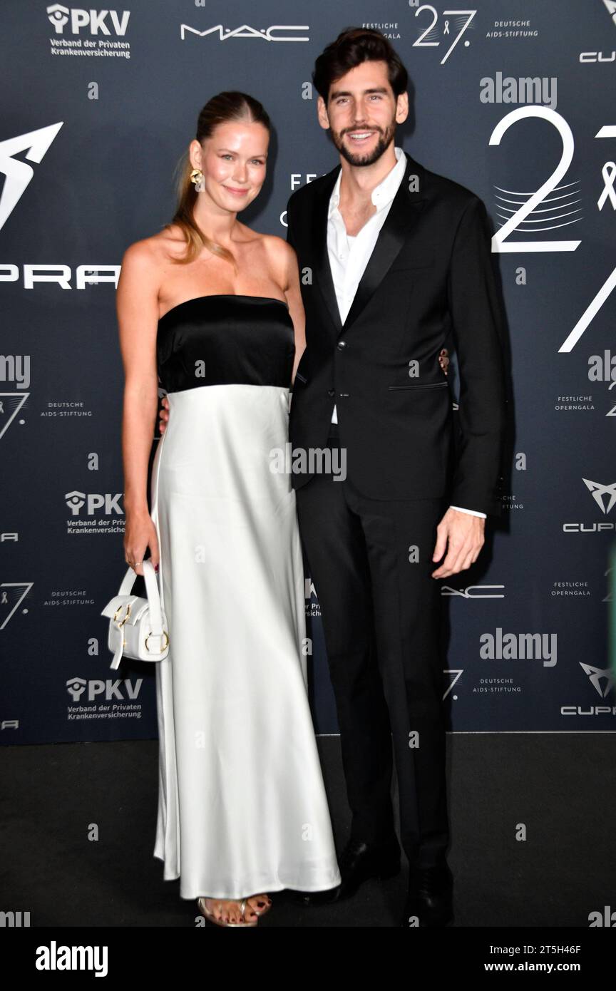 Alvaro Soler mit Ehefrau Melanie Kroll bei der 27. Festlichen Operngala ...