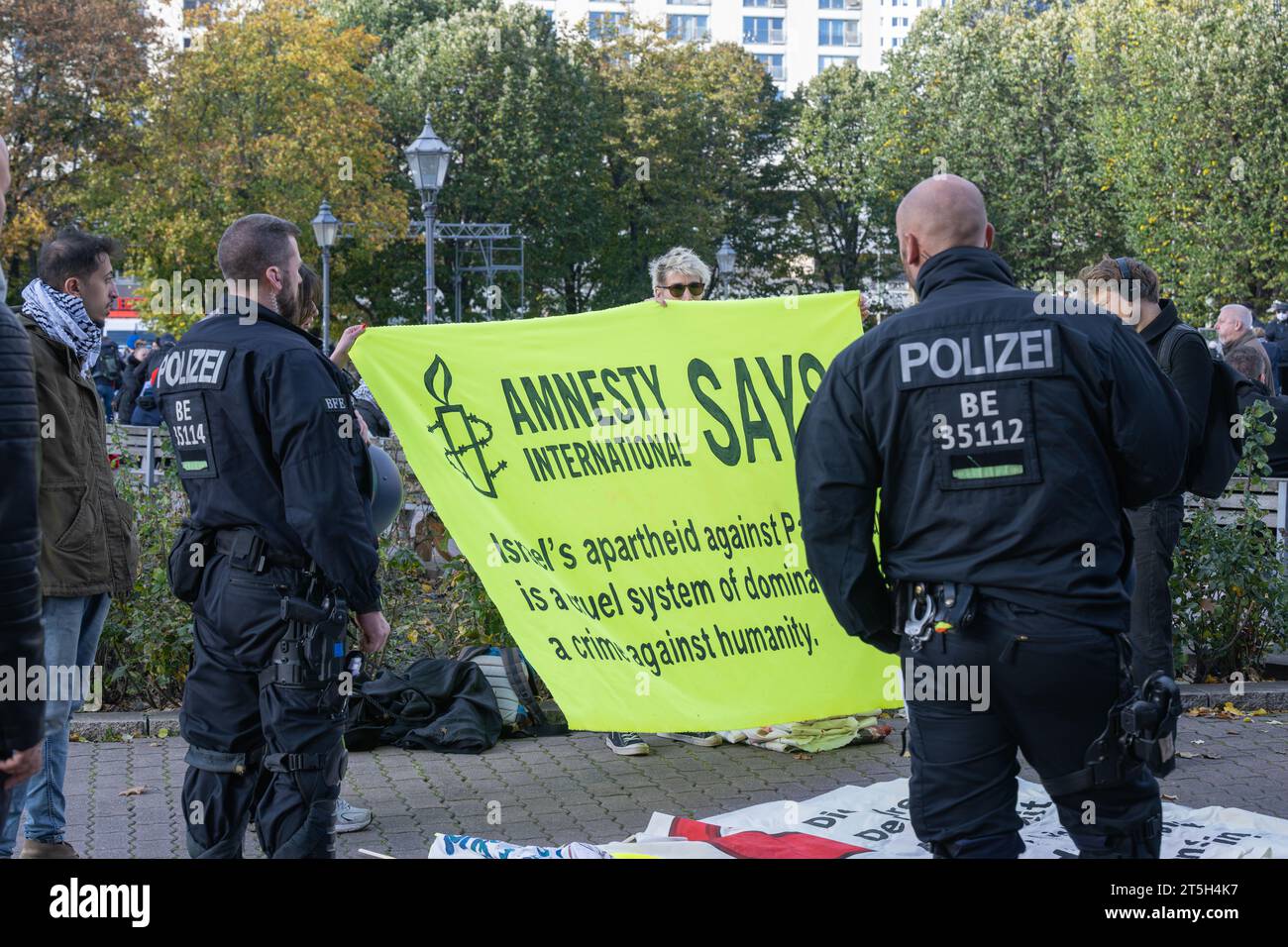 Germany , Berlin , 04.11.2023 , Police officers check the inscriptions ...