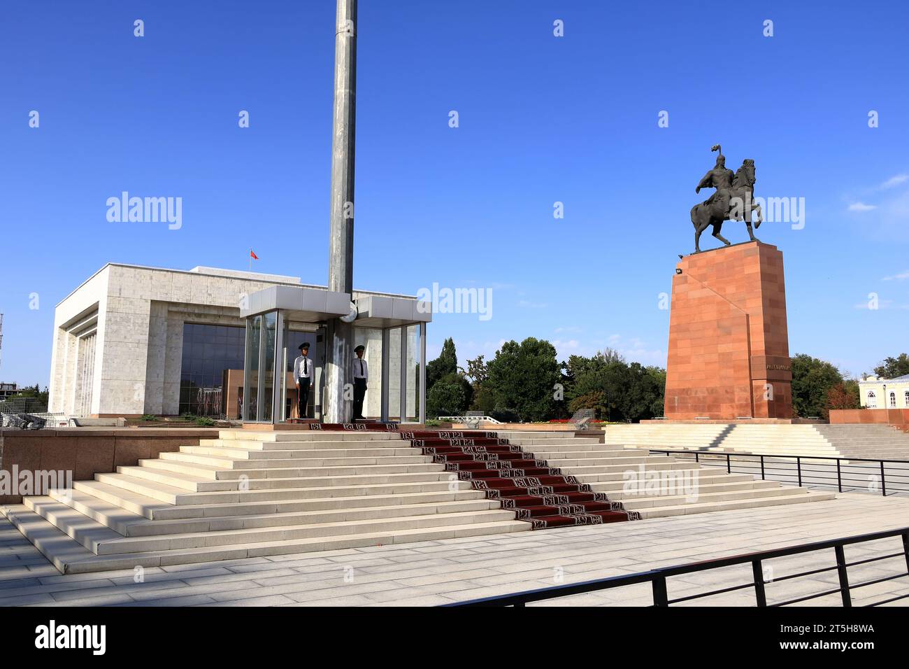 August 18 2023 - Bishkek in Kyrgyzstan, Central Asia: Manas Statue and State History Museum in the centre of the kyrgyz capital Stock Photo