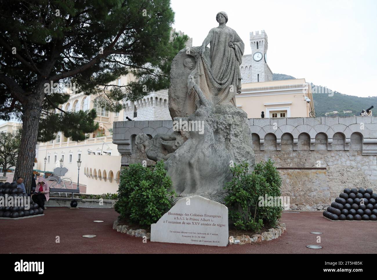 Hommage de Colonies Etrangeres sculpture in Monaco Stock Photo