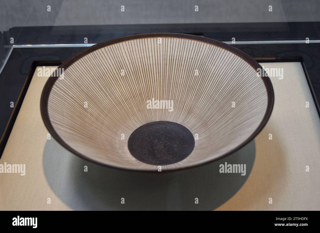 the adventure of pottery exhibition, kettles yard, lucie rie bowl Stock