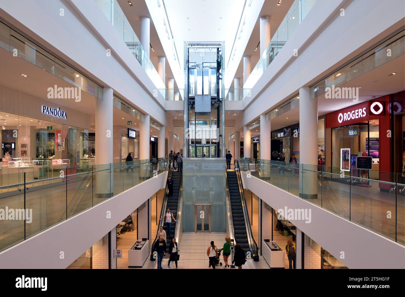 Halifax Shopping Centre - Apple Store - Apple (CA)