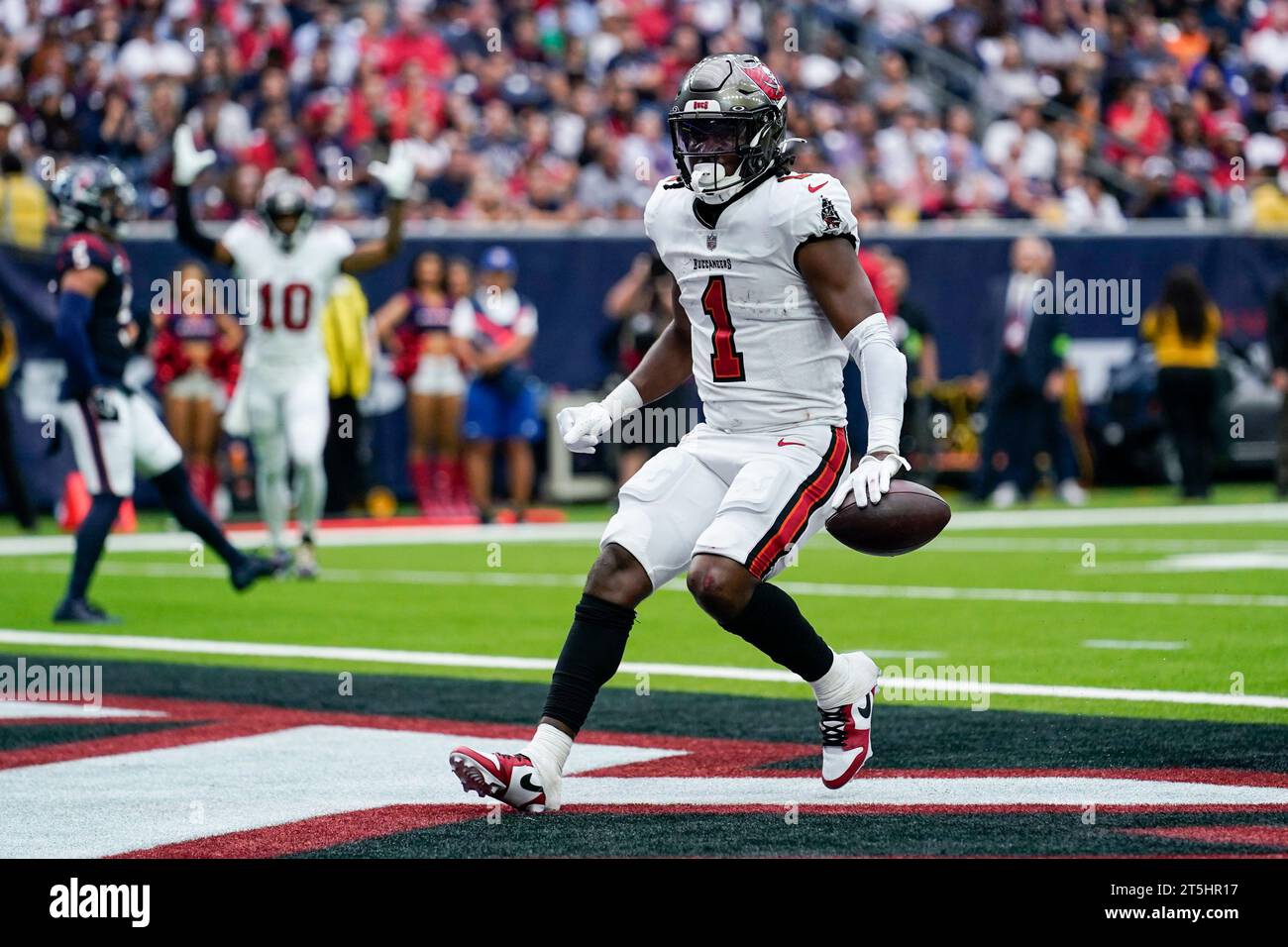 Tampa Bay Buccaneers running back Rachaad White scores on a touchdown ...