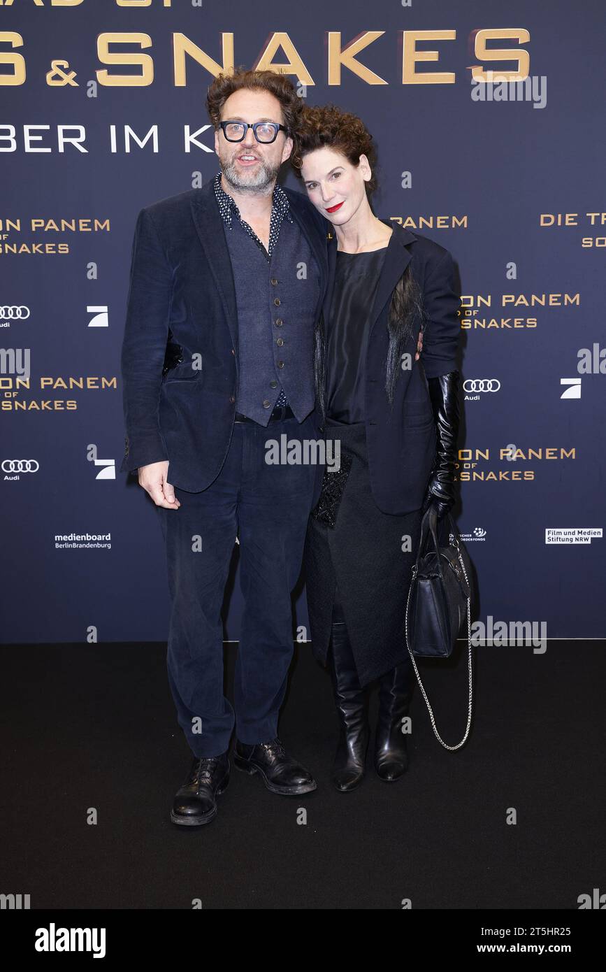 Uli Hanisch und Bibiana Beglau bei der Premiere von 'Die Tribute von Panem - The Ballad of Songbirds & Snakes“ am 5.11.2023 in Berlin Stock Photo