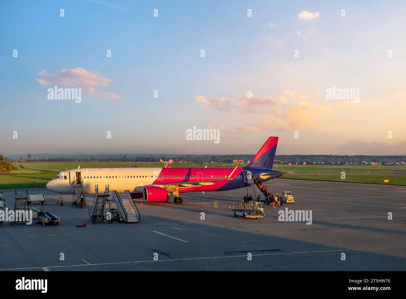 Leaving boarding gate hi-res stock photography and images - Alamy