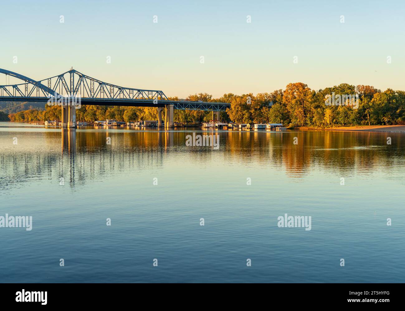 Purple Heart Memorial bridge carrying I-90 Alt across Mississippi river