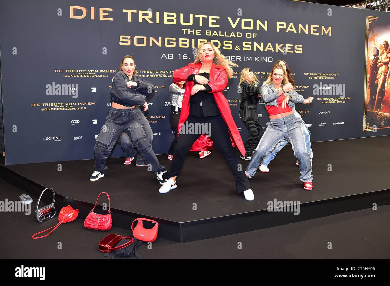 Europapramiere Tributer von Panem Bronx Sistas ist eine deutsche Mädchen Hip-Hop-Tanzgruppe aus Rastatt Ankunft zur Europapremiere von DIE TRIBUTE VON PANEM - THE BALLAD OF SONGBIRDS & SNAKES in Berlin, am 05.11.2023 *** European premiere Tributer von Panem Bronx Sistas is a German girls hip hop dance group from Rastatt Arrival at the European premiere of DIE TRIBUTE VON PANEM THE BALLAD OF SONGBIRDS SNAKES in Berlin, on 05 11 2023 Photopress Mueller Credit: Imago/Alamy Live News Stock Photo