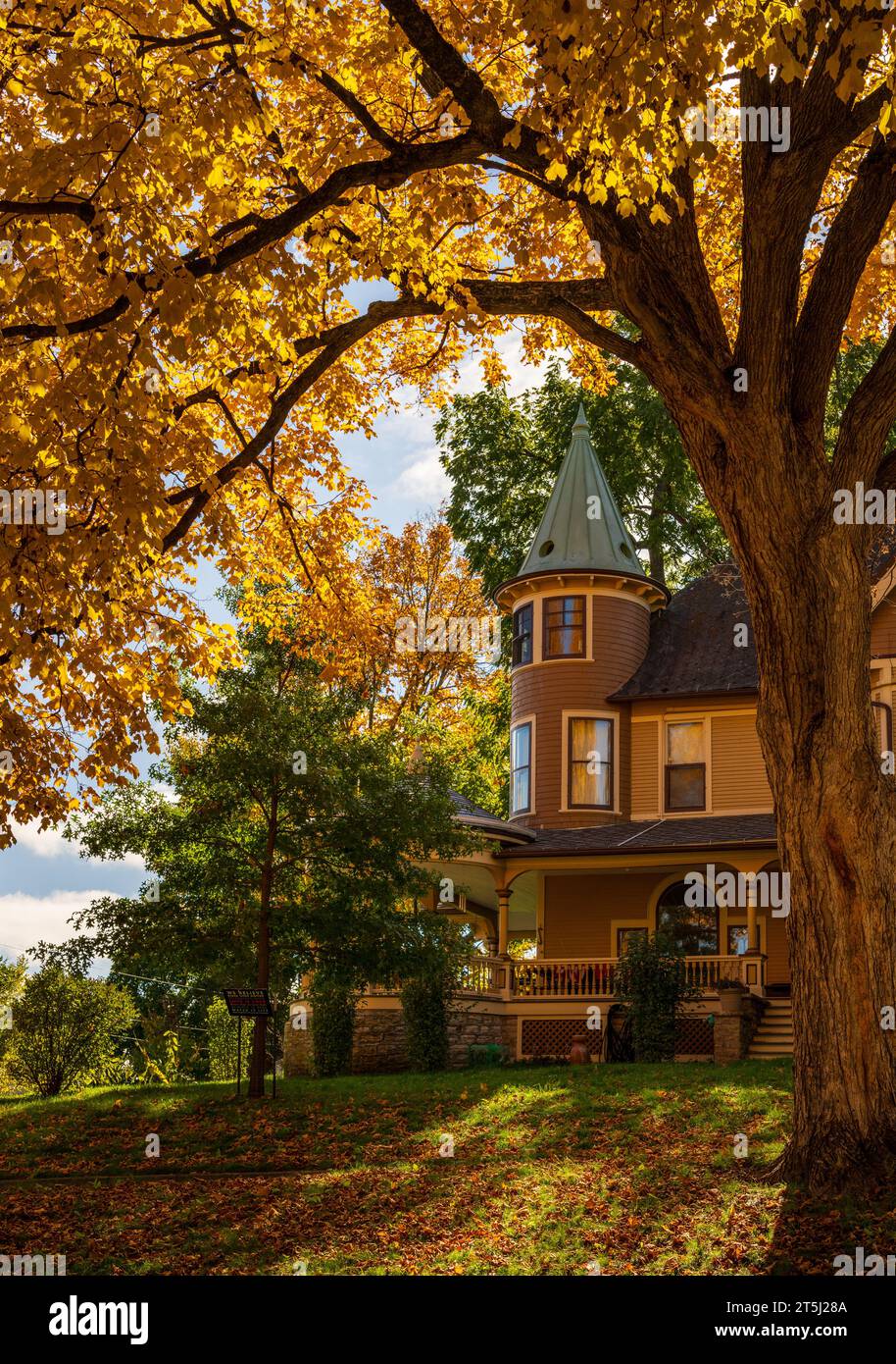 Ornate victorian style hires stock photography and images Alamy