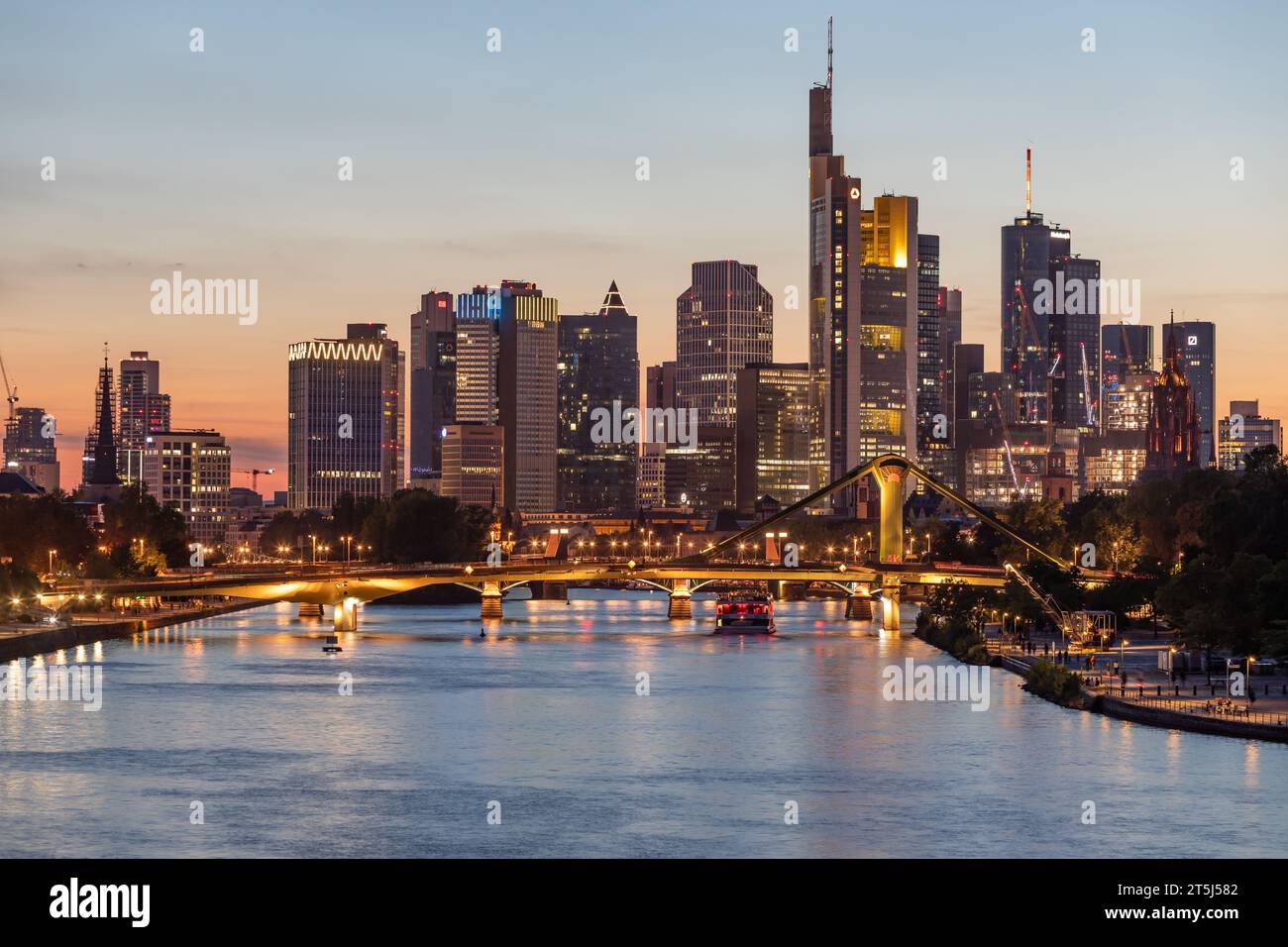 Buildings waterfront main river frankfurt hi-res stock photography and ...