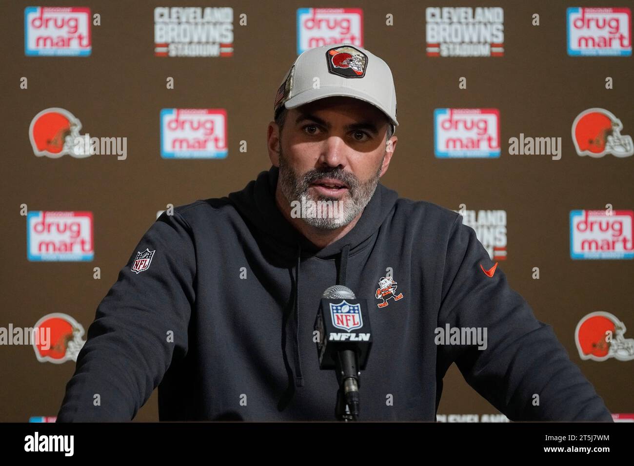 Cleveland Browns head coach Kevin Stefanski speaks to reporters after an NFL football game against the Arizona Cardinals Sunday, Nov. 5, 2023, in Cleveland. (AP Photo/Sue Ogrocki) Stock Photo