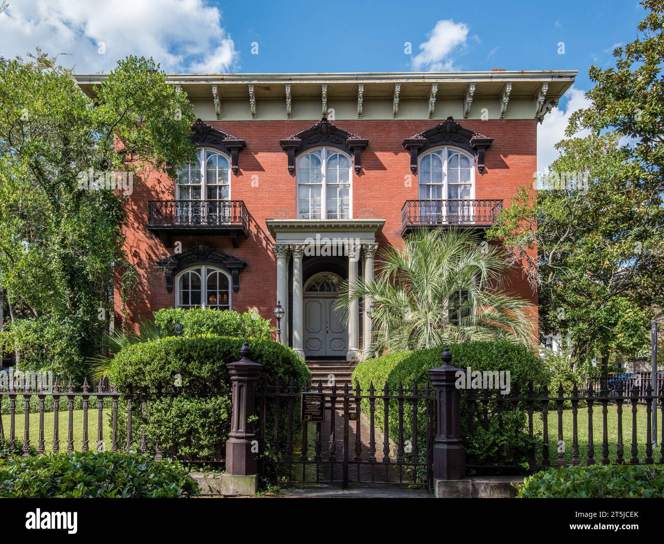 The Mercer House in Savannah, GA. The Mercer House features in the novel 'Midnight in the garden of good and evil'. Stock Photo