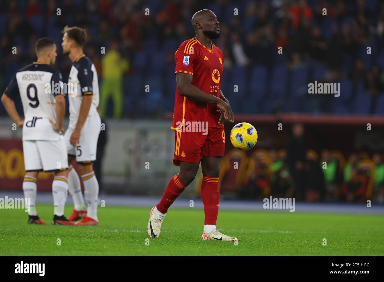 Rome, Italy. 05th Nov, 2023. Rome, Italy 06.11.2023: Romelu Lukaku of Roma misses penalty during the Italy Serie A TIM 2023-2024 football match day 11, AS Roma vs US Lecce at Olympic Stadium in Rome. Credit: Independent Photo Agency/Alamy Live News Stock Photo
