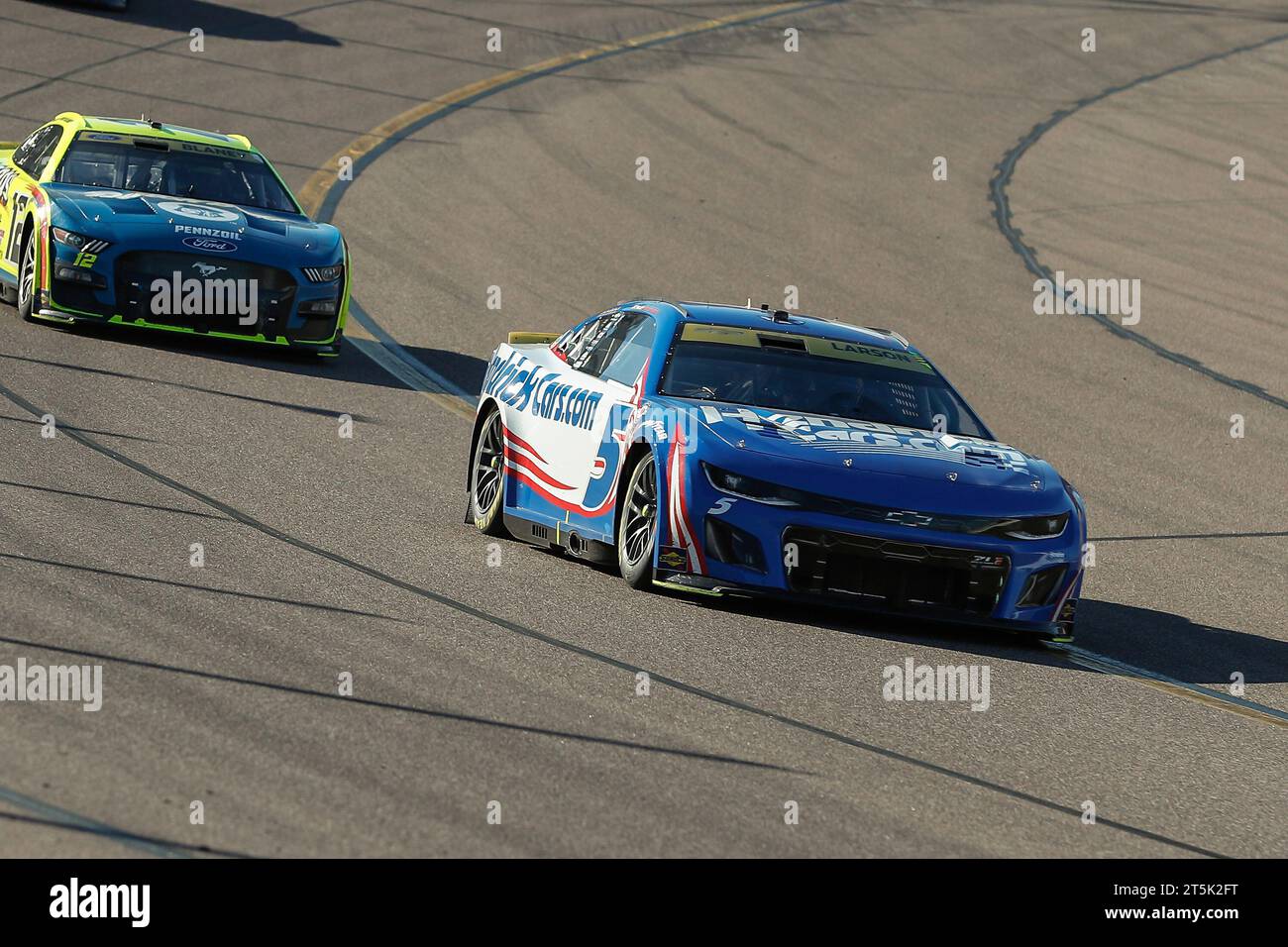 AVONDALE, AZ - NOVEMBER 05: Kyle Larson (#5 HendrickCars.com Chevrolet ...