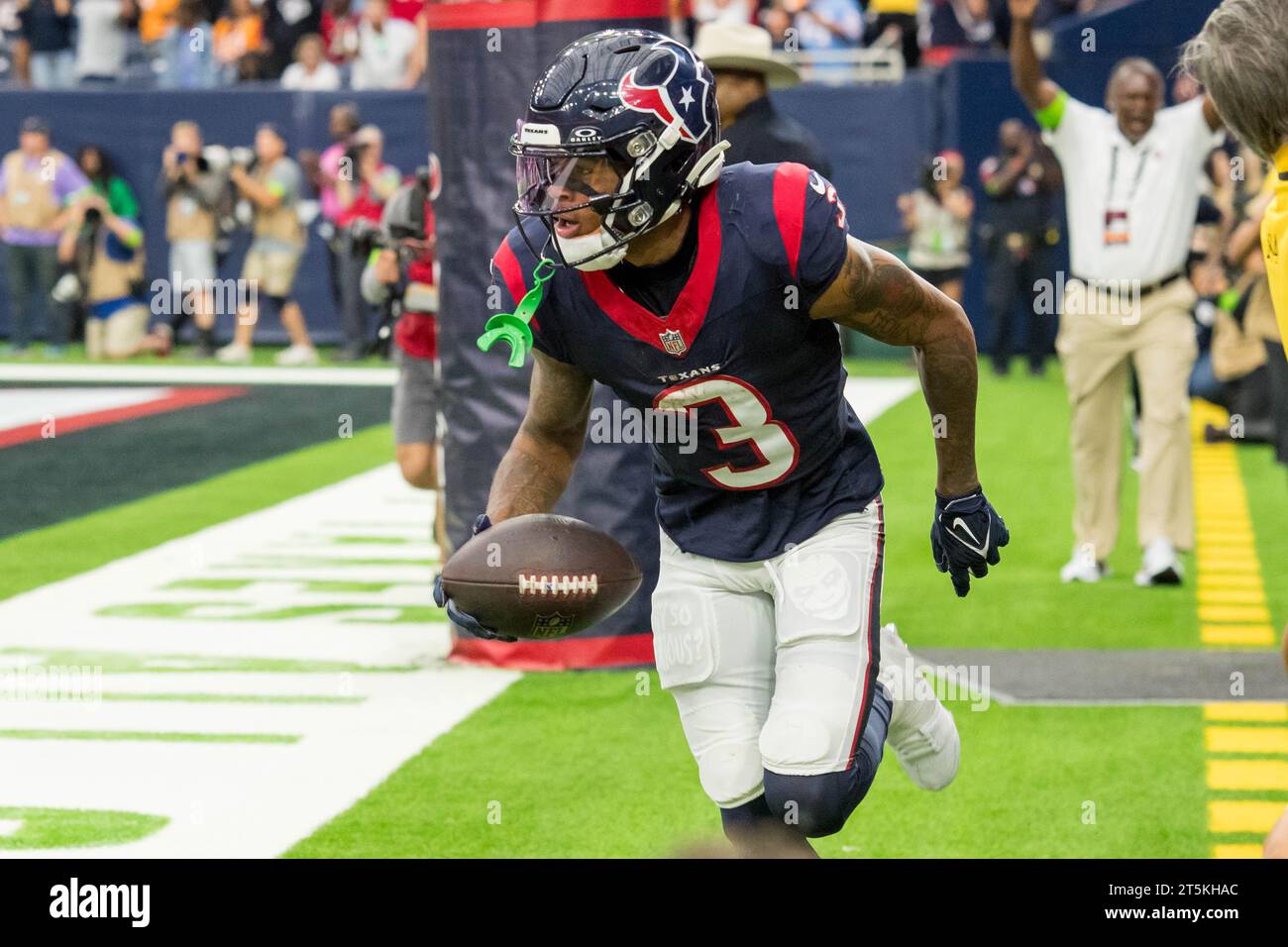 Houston, TX, USA. 5th Nov, 2023. Houston Texans wide receiver Tank Dell (3) celebrates his winning touchdown catch during a game between the Tampa Bay Buccaneers and the Houston Texans in Houston, TX. Trask Smith/CSM/Alamy Live News Stock Photo