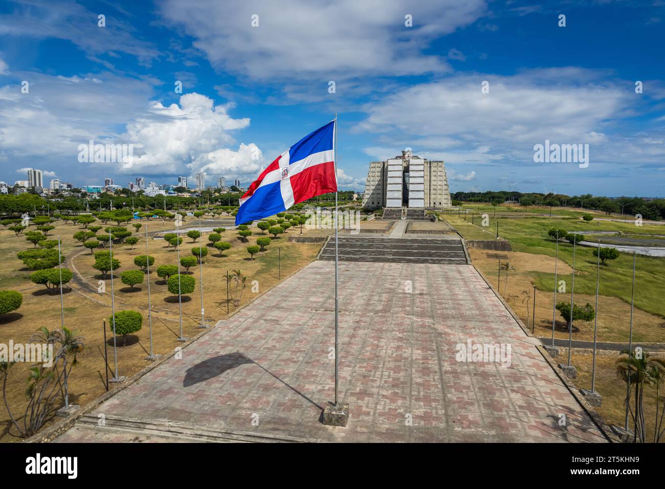 View of the beautiful Columbus Lighthouse monument and the flag of Dominican Republic in Santo Domingo Stock Photo