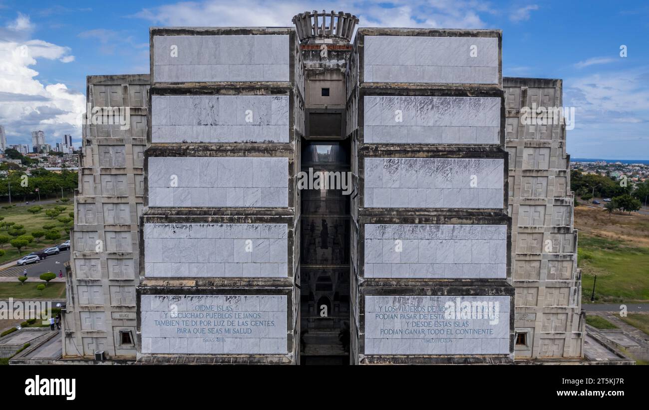 Santo domingo republica dominicana hi-res stock photography and images -  Page 5 - Alamy, image size:1300x821