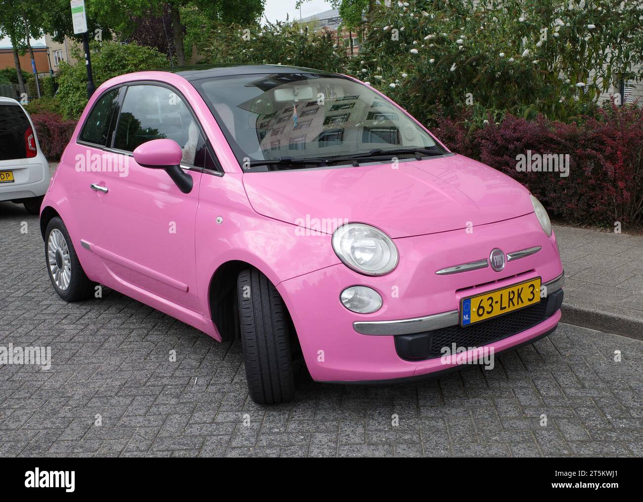 Pink fiat 500 cinquecento car hi res stock photography and images Alamy