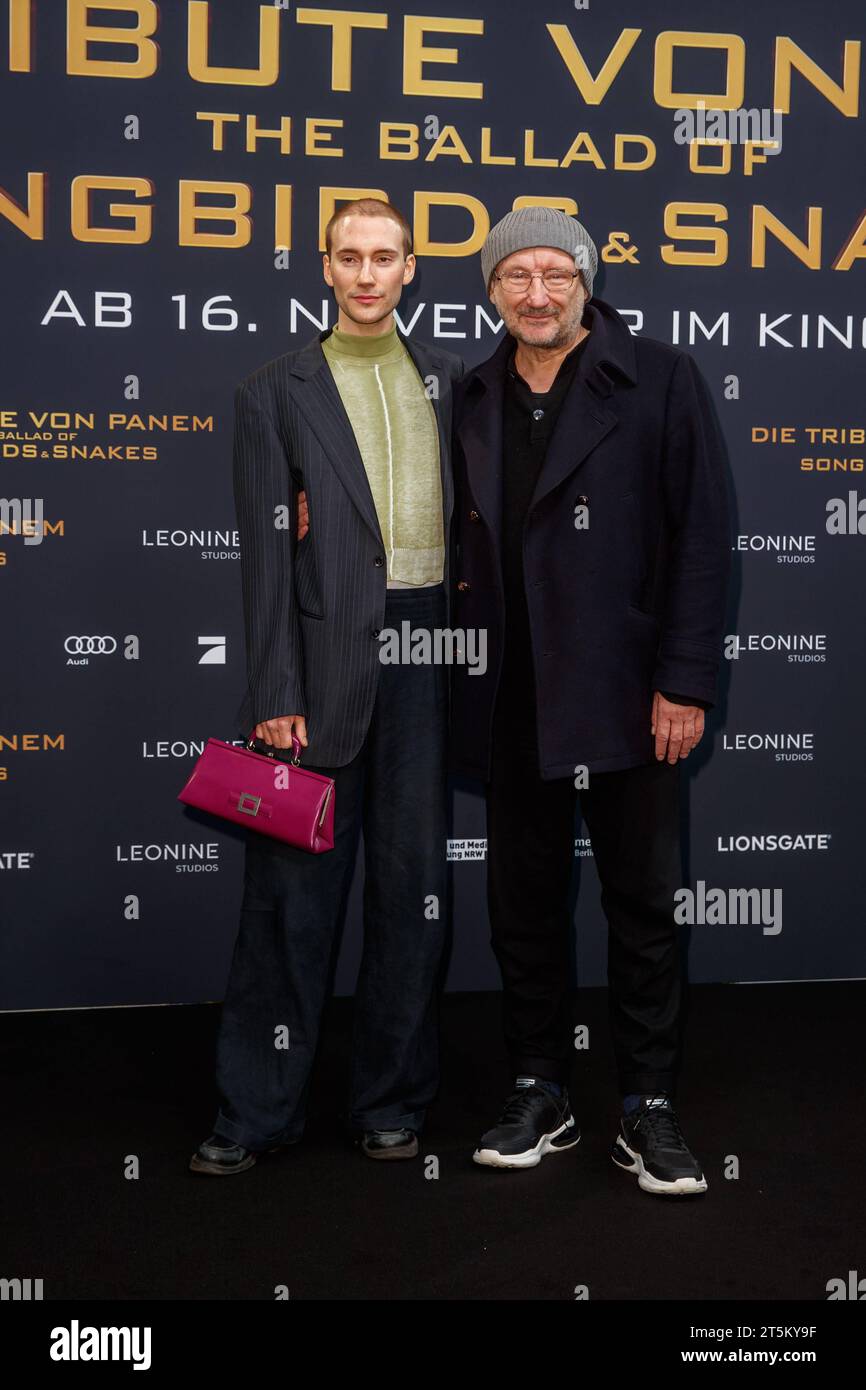 Kino Premiere - Die Tribute Von Panem - The Ballad of Songbirds and Snakes Rainer Bock mit Sohn Moritz Bock bei der Premiere vom Kinofilm Hunger Games - Die Tribute Von Panem - The Ballad of Songbirds and Snakes am 05.11.2023 im Zoo Palast in Berlin. *** Cinema premiere Die Tribute Von Panem The Ballad of Songbirds and Snakes Rainer Bock with son Moritz Bock at the premiere of the Hunger Games movie Die Tribute Von Panem The Ballad of Songbirds and Snakes on 05 11 2023 at the Zoo Palast in Berlin Copyright: xEventpressxKochanx Credit: Imago/Alamy Live News Stock Photo