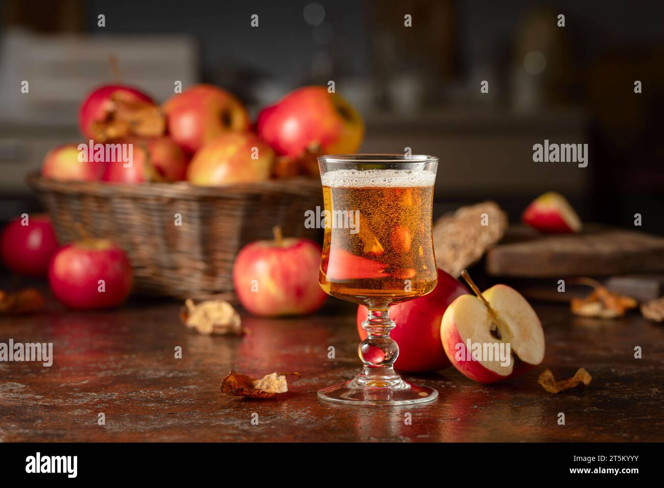 Apple cider with apples on an old kitchen table Stock Photo - Alamy